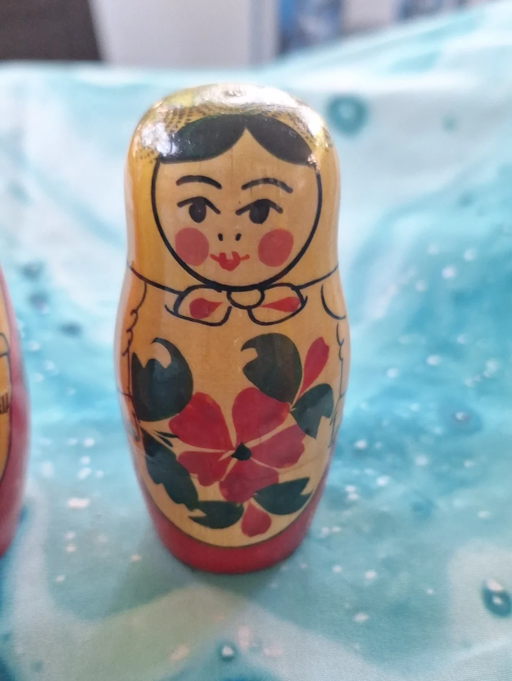 Set Of 6Traditional Wooden Matryoshka Nesting Dolls - Yellow & Red